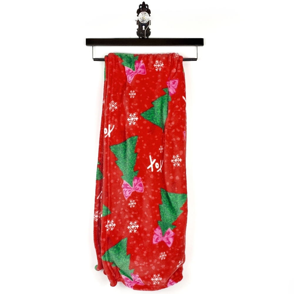 BETSEY JOHNSON Holiday Plush Fleece Throw Blanket - Picture 1 of 7